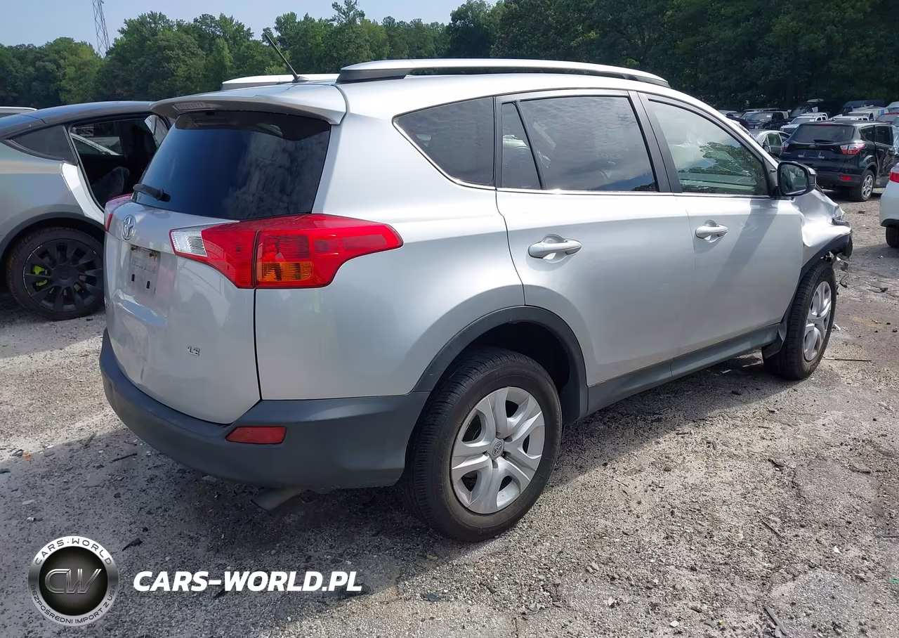2015 Toyota Rav4 Le VIN:JTMZFREV7FJ030677 - 4