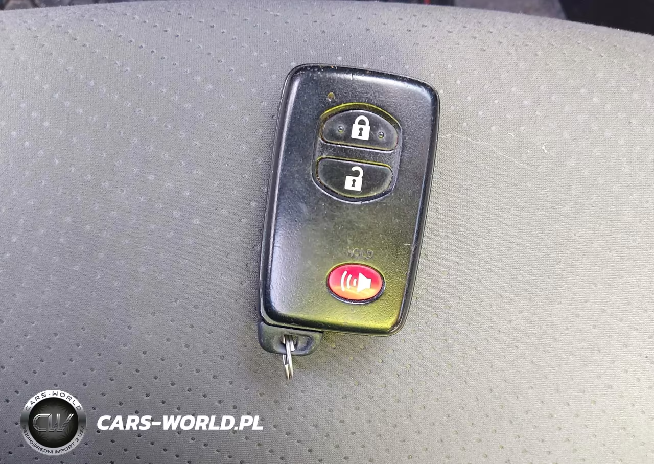 2012 Toyota Prius Two VIN:JTDKN3DU7C5423948 - 11
