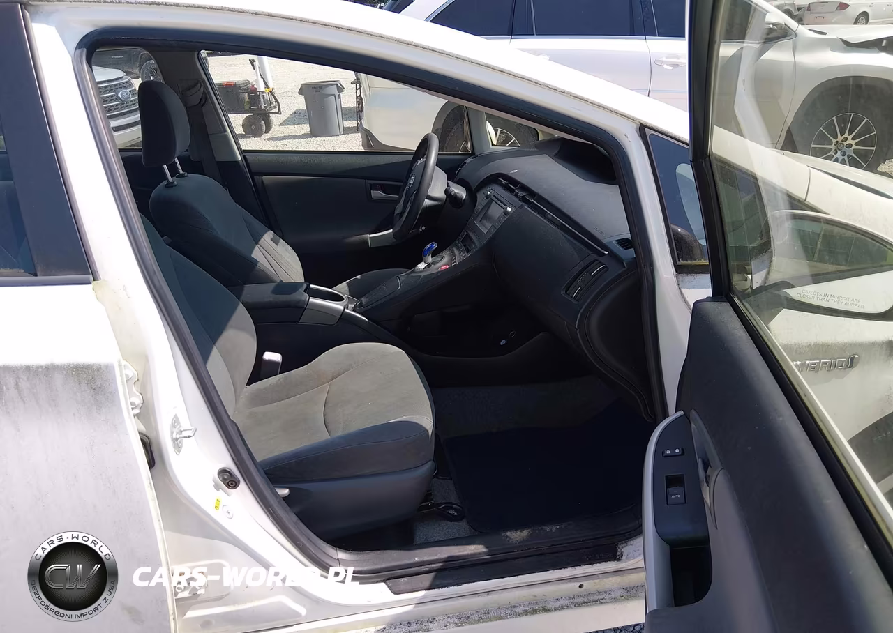2012 Toyota Prius Two VIN:JTDKN3DU7C5423948 - 5