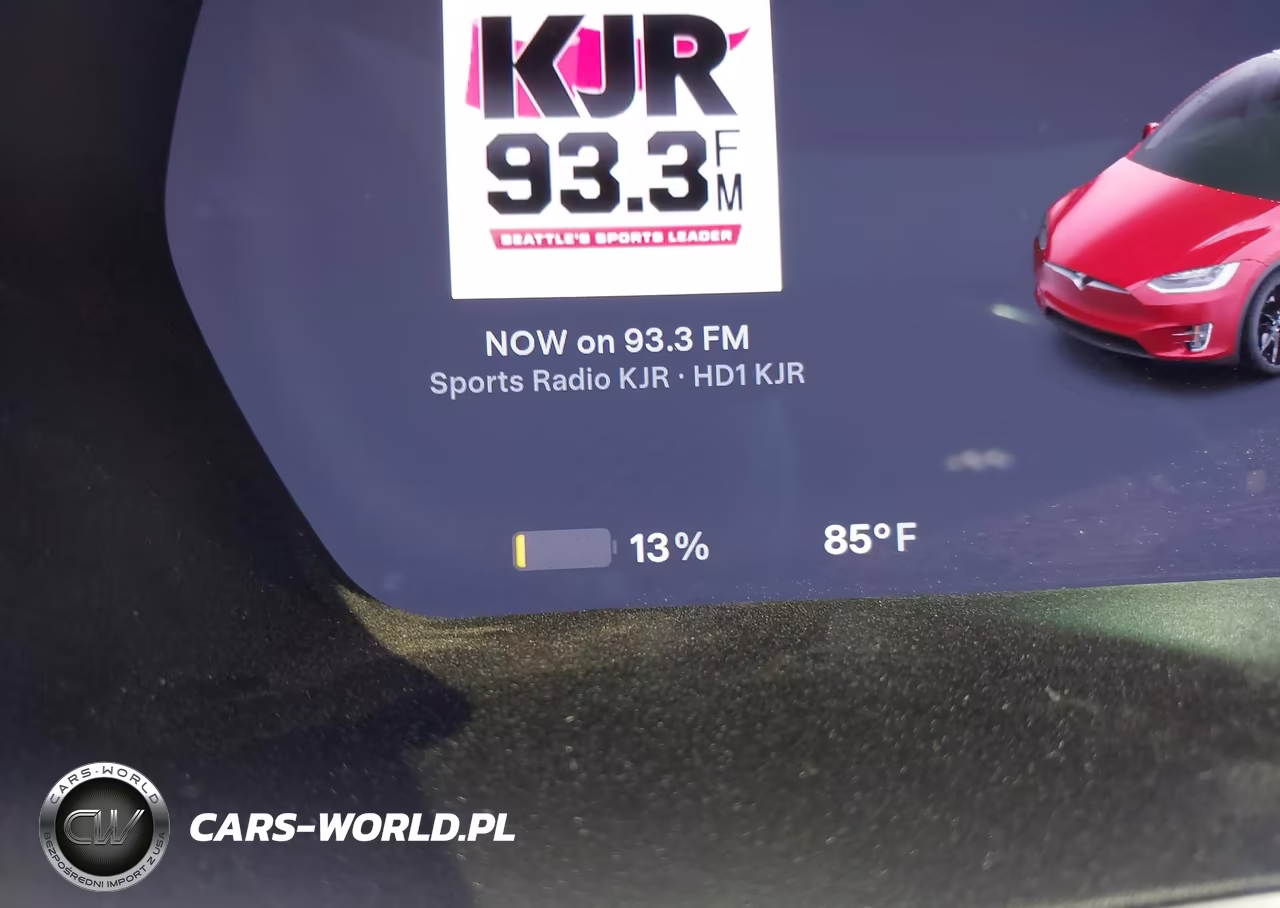 2018 Tesla Model X VIN:5YJXCAE21JF104697 - 17
