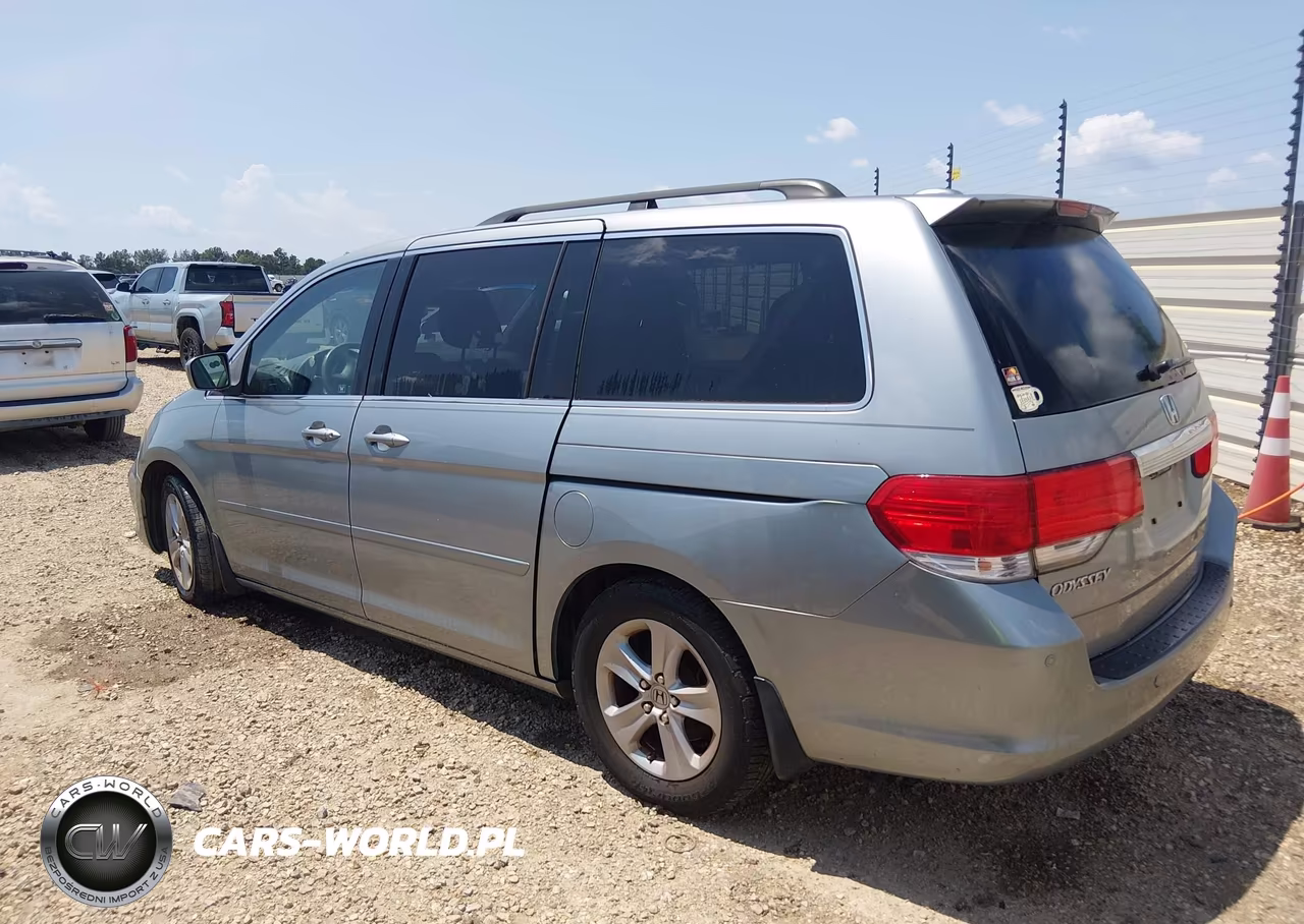 2010 Honda Odyssey Touring VIN:5FNRL3H96AB061763 - 3