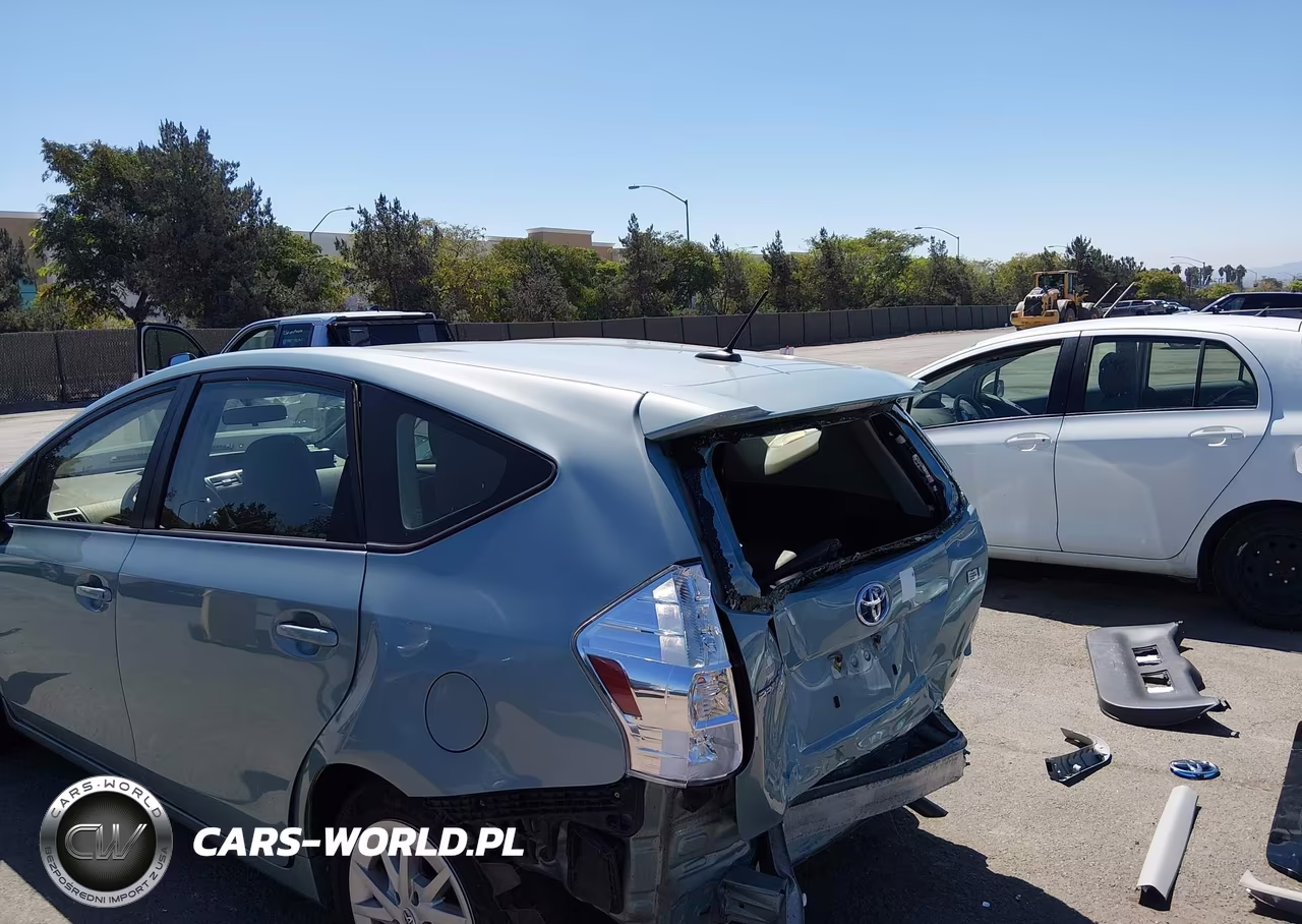 2014 Toyota Prius V Three VIN:JTDZN3EU5EJ015083 - 13