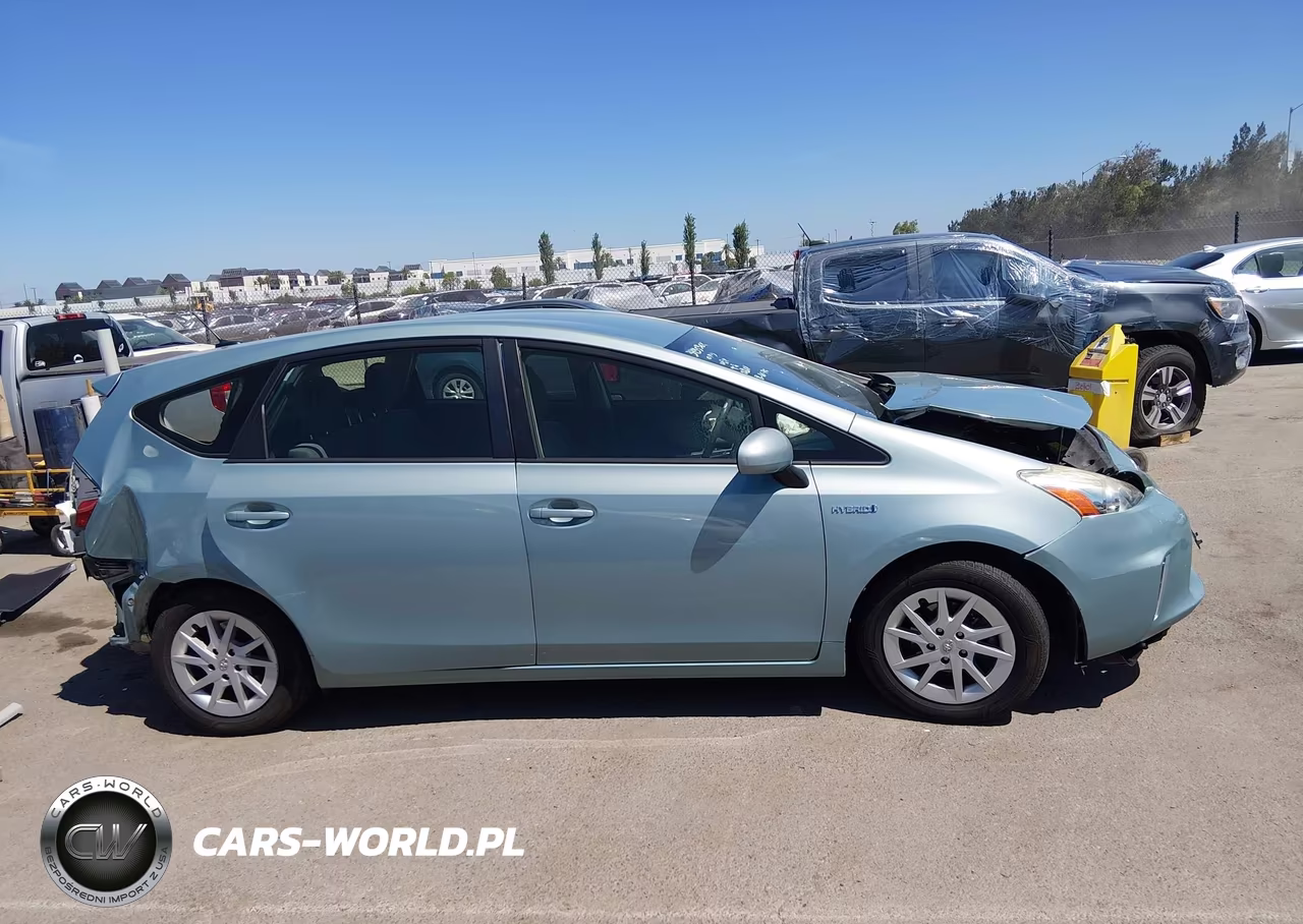 2014 Toyota Prius V Three VIN:JTDZN3EU5EJ015083 - 18