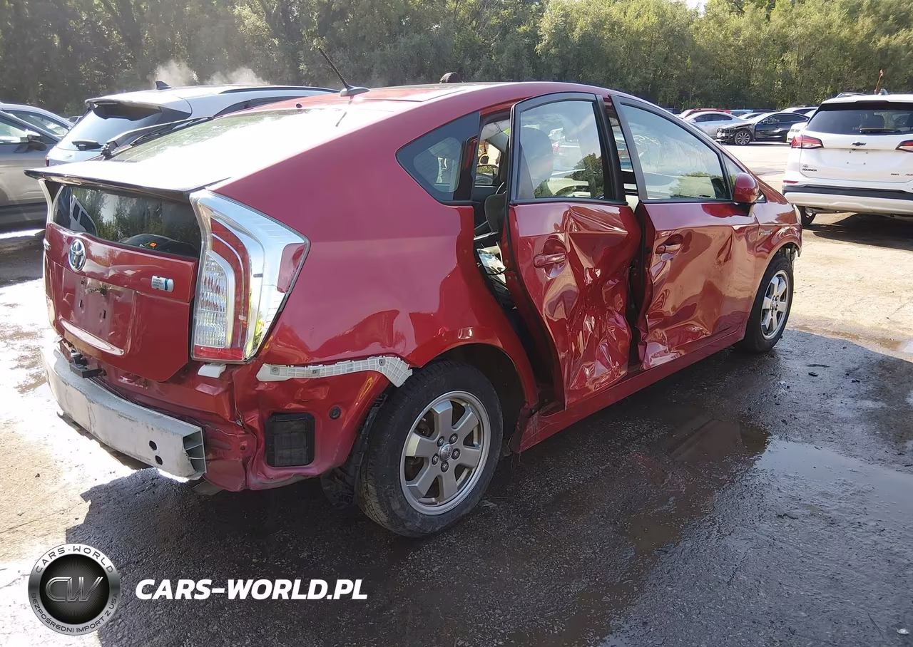 2014 Toyota Prius Three VIN:JTDKN3DU0E0377914 - 4