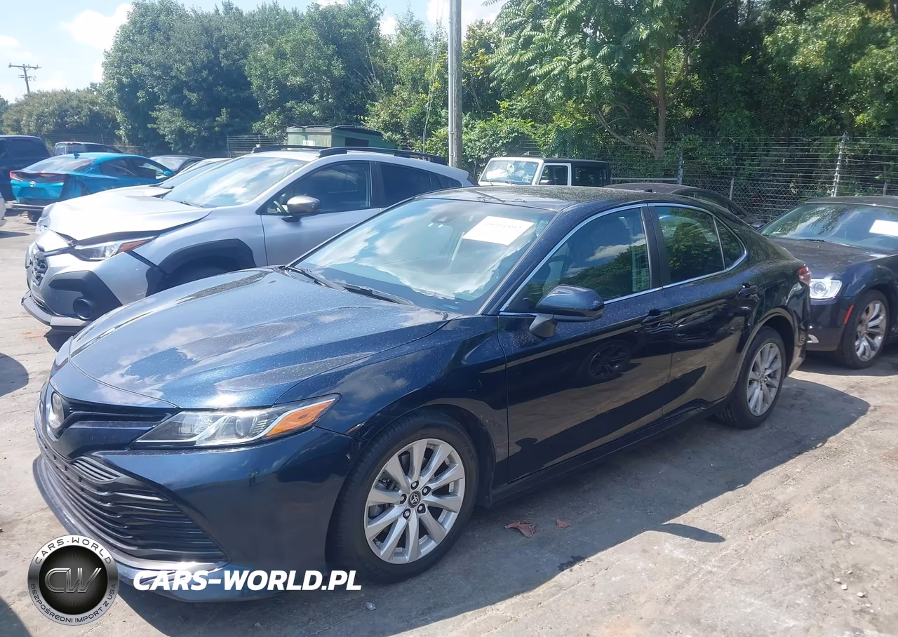 2019 Toyota Camry Le VIN:4T1B11HK9KU750084 - 14