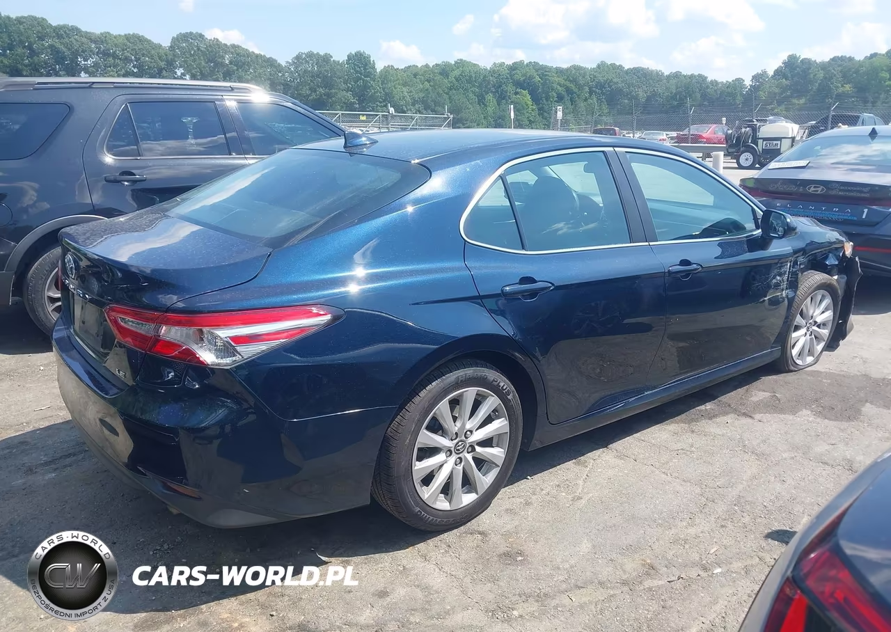 2019 Toyota Camry Le VIN:4T1B11HK9KU750084 - 4