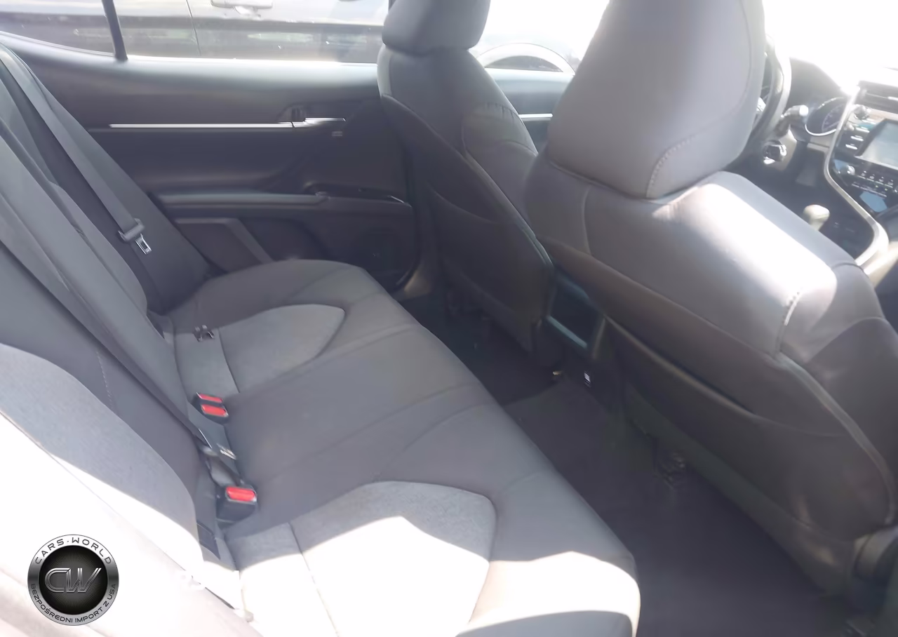 2019 Toyota Camry Le VIN:4T1B11HK9KU750084 - 8