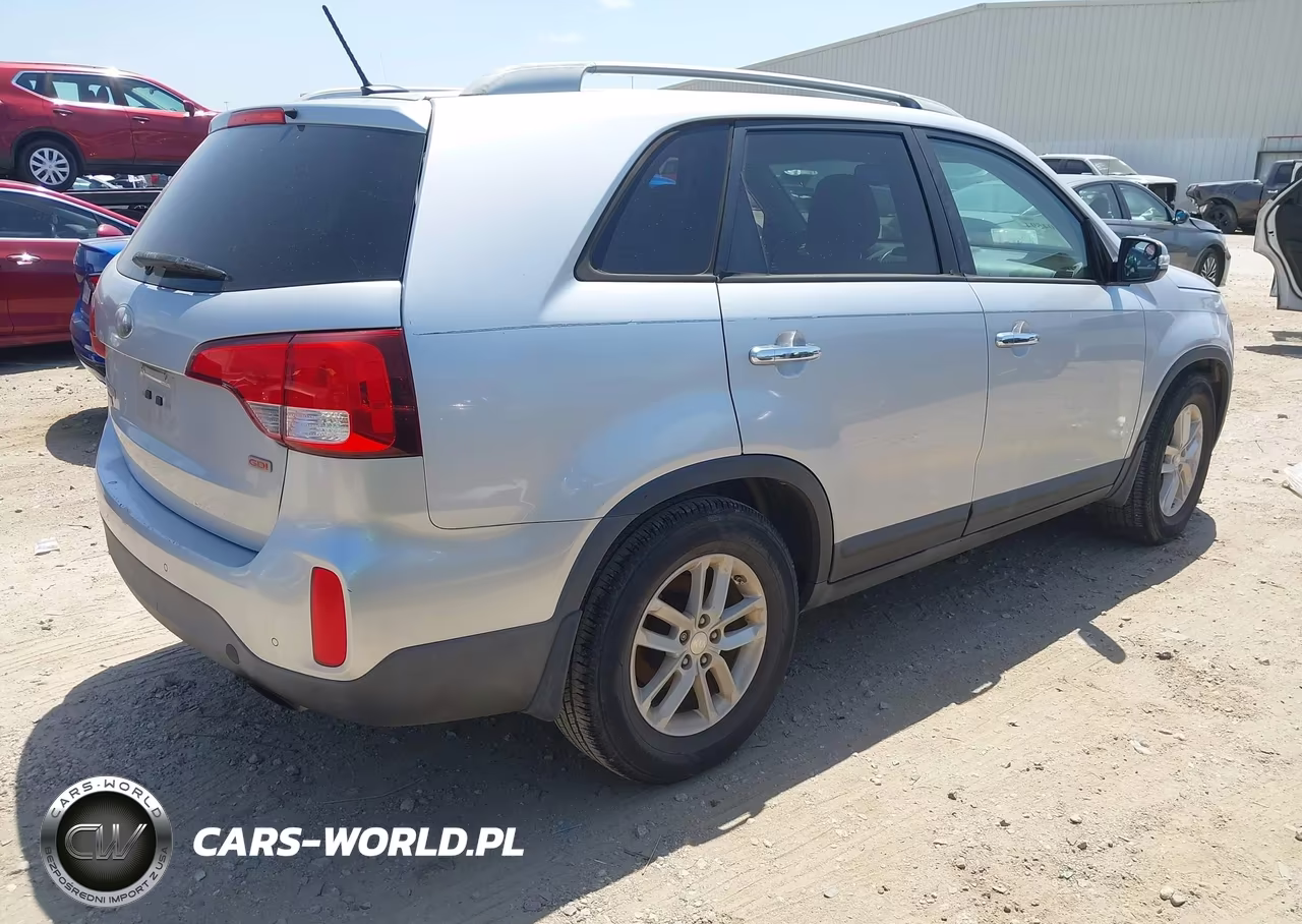 2014 Kia Sorento Lx VIN:5XYKT4A65EG466597 - 4