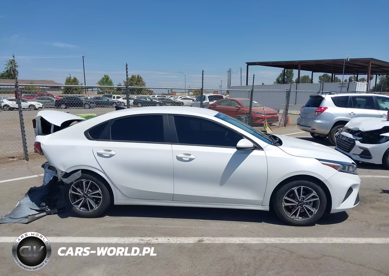 2023 Kia Forte Lxs VIN:3KPF24AD7PE650796 - 13