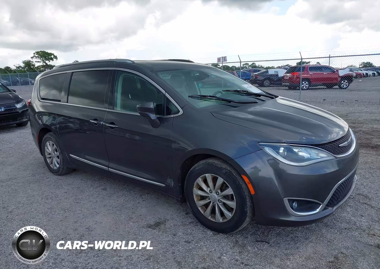 2019 Chrysler Pacifica Touring L VIN:2C4RC1BG3KR593019 - 1