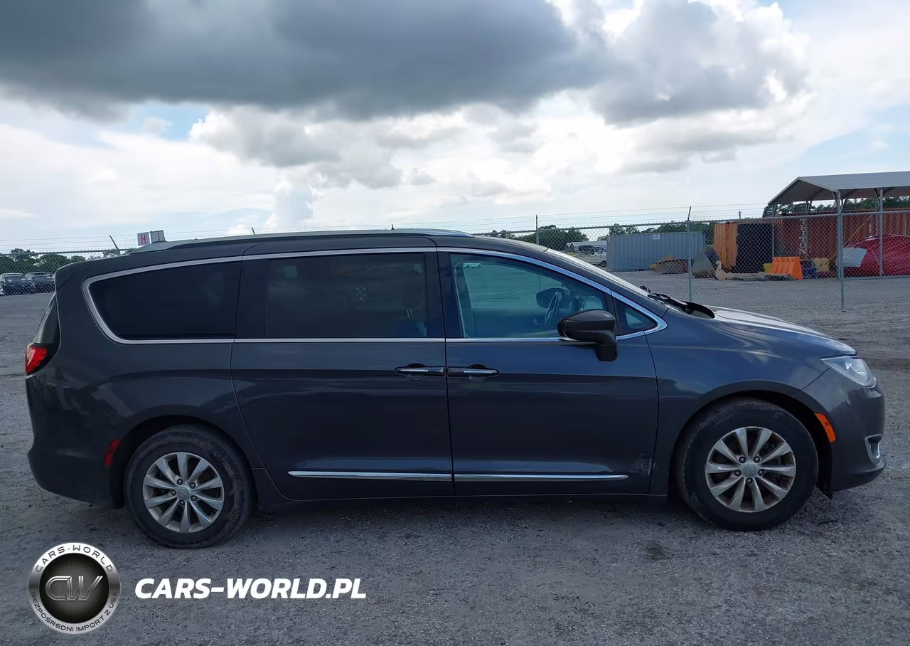 2019 Chrysler Pacifica Touring L VIN:2C4RC1BG3KR593019 - 13