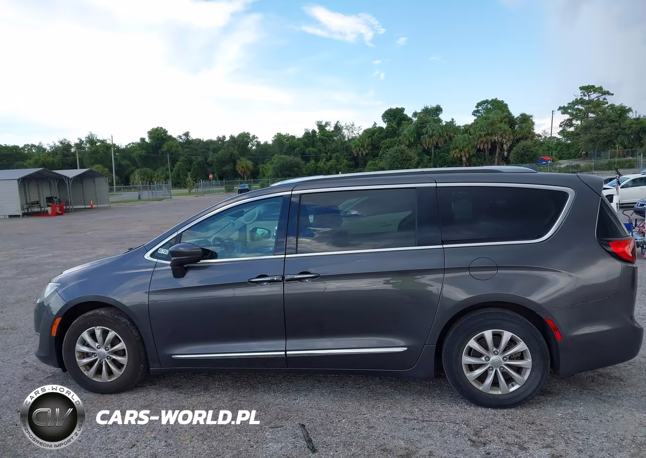 2019 Chrysler Pacifica Touring L VIN:2C4RC1BG3KR593019 - 14