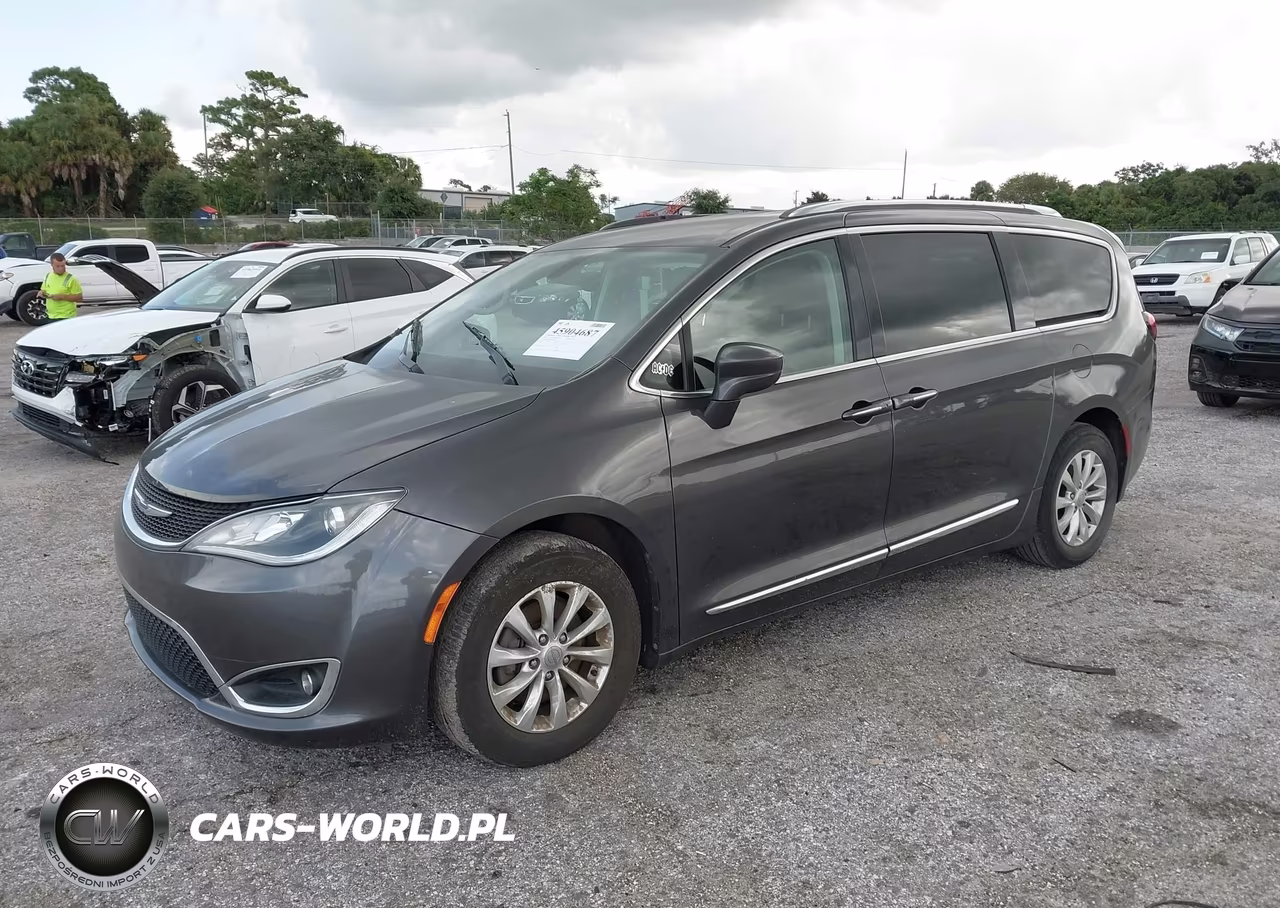 2019 Chrysler Pacifica Touring L VIN:2C4RC1BG3KR593019 - 2