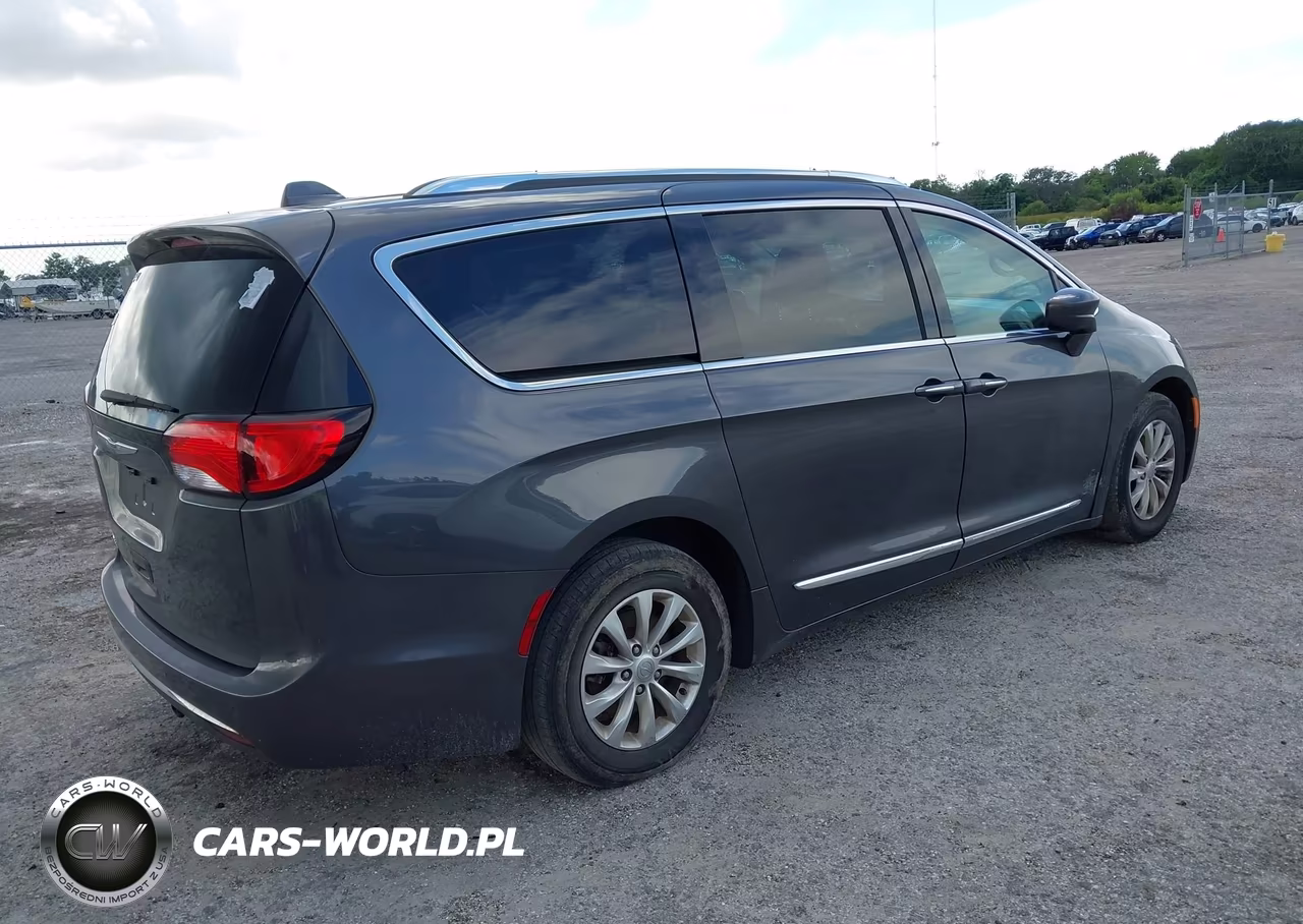 2019 Chrysler Pacifica Touring L VIN:2C4RC1BG3KR593019 - 4
