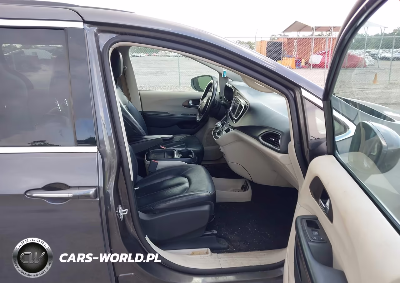 2019 Chrysler Pacifica Touring L VIN:2C4RC1BG3KR593019 - 5