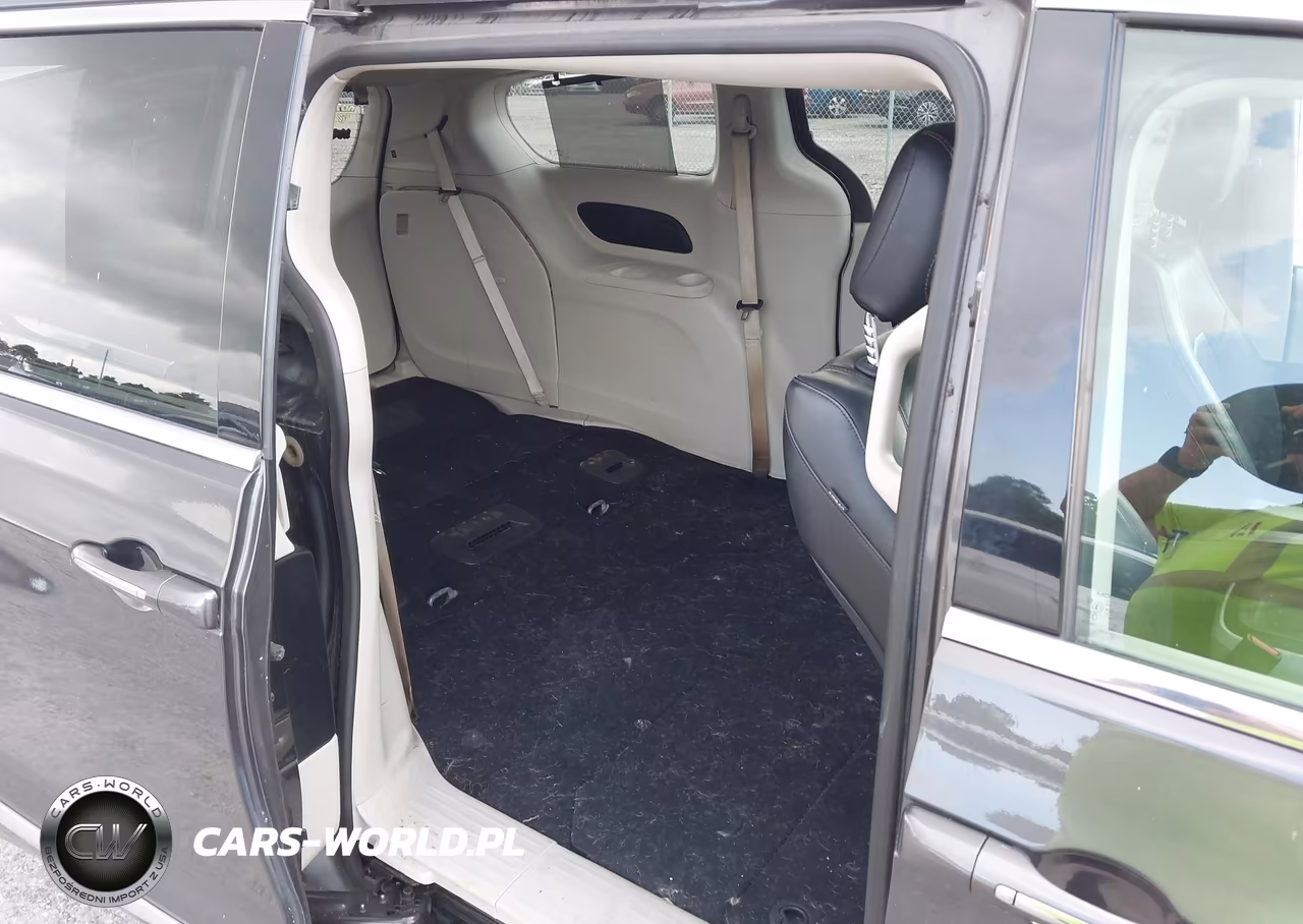2019 Chrysler Pacifica Touring L VIN:2C4RC1BG3KR593019 - 8