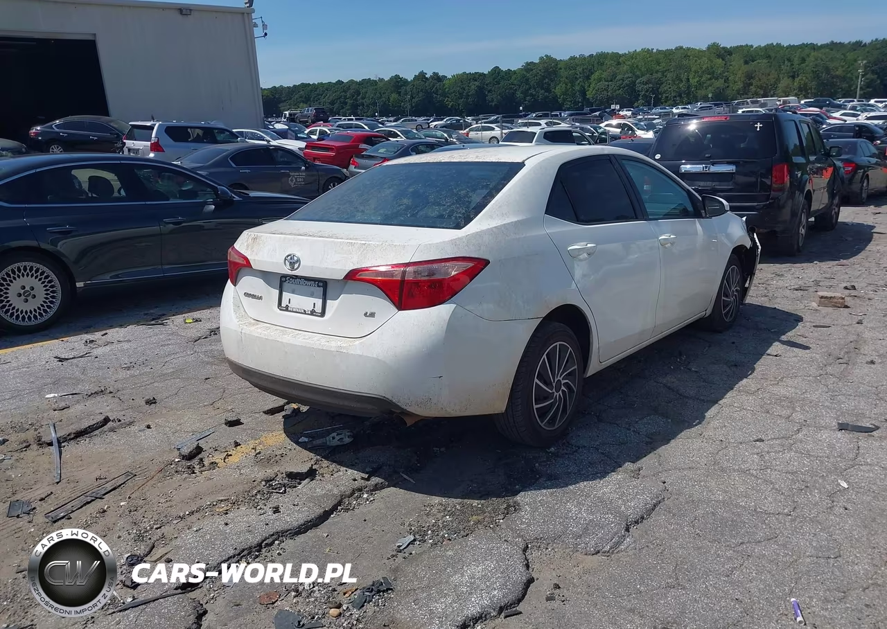 2018 Toyota Corolla Le VIN:5YFBURHEXJP827223 - 4