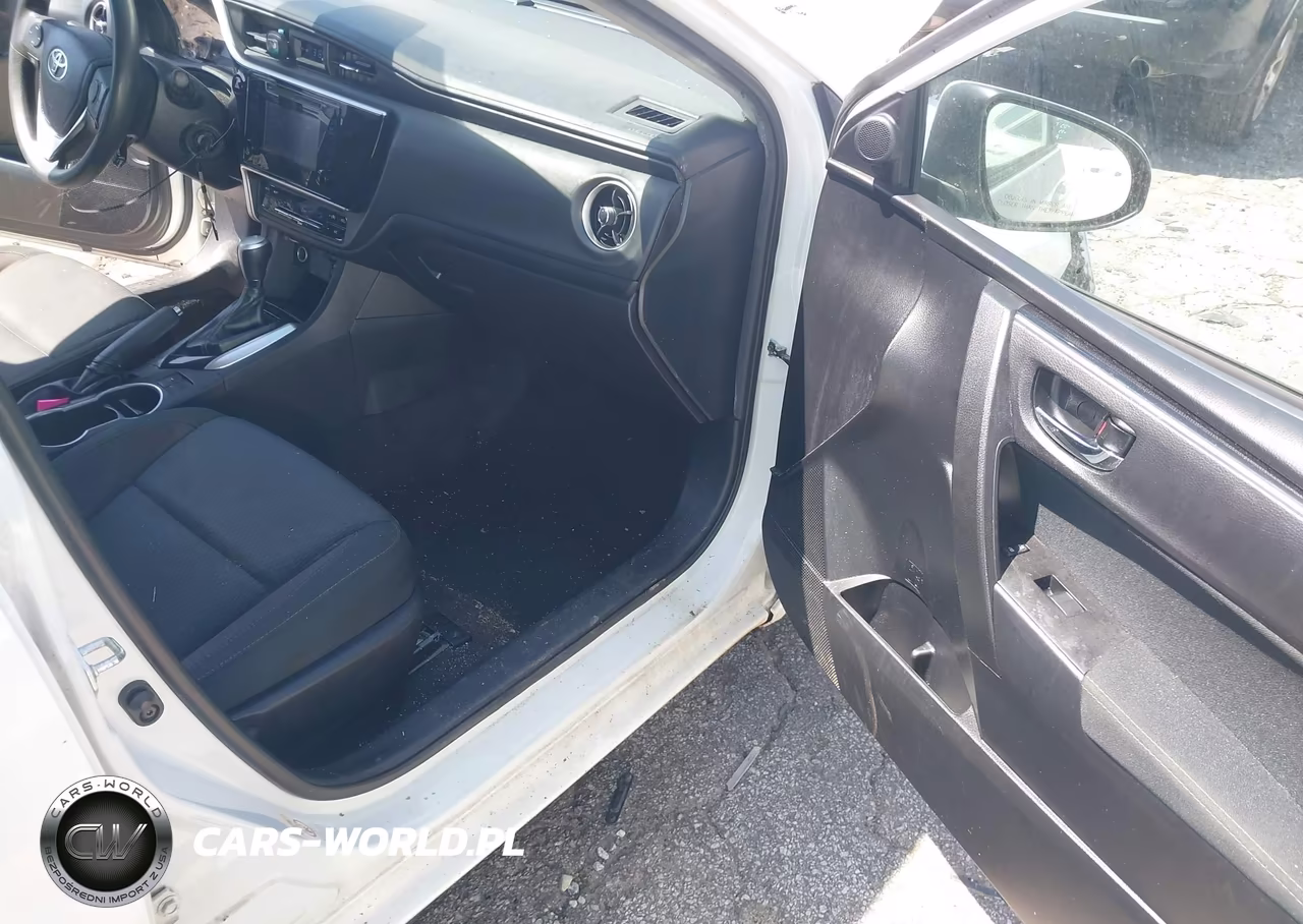 2018 Toyota Corolla Le VIN:5YFBURHEXJP827223 - 5