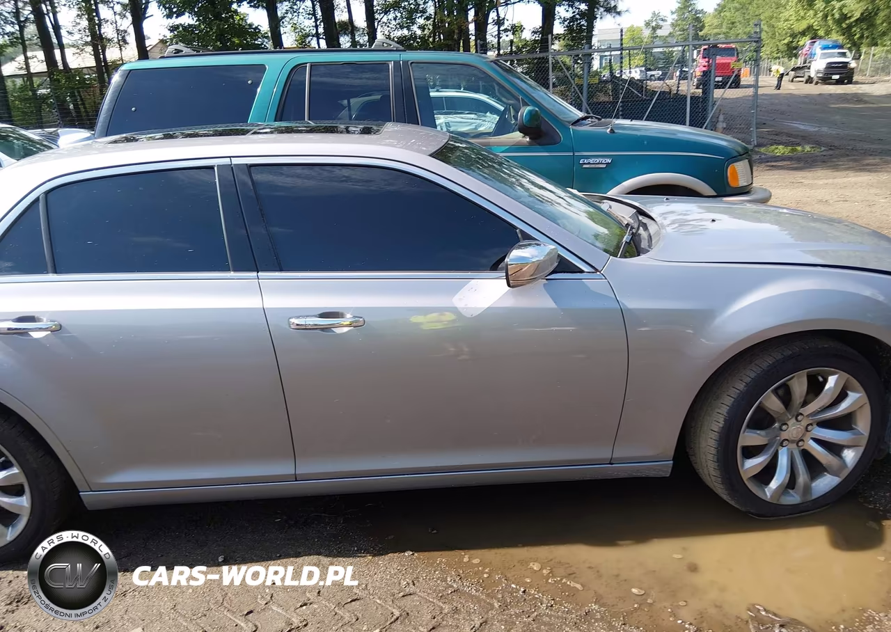 2018 Chrysler 300 Limited VIN:2C3CCAEG5JH296411 - 13