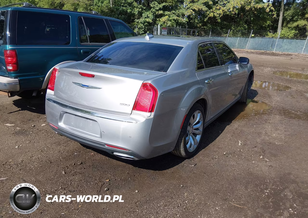 2018 Chrysler 300 Limited VIN:2C3CCAEG5JH296411 - 4