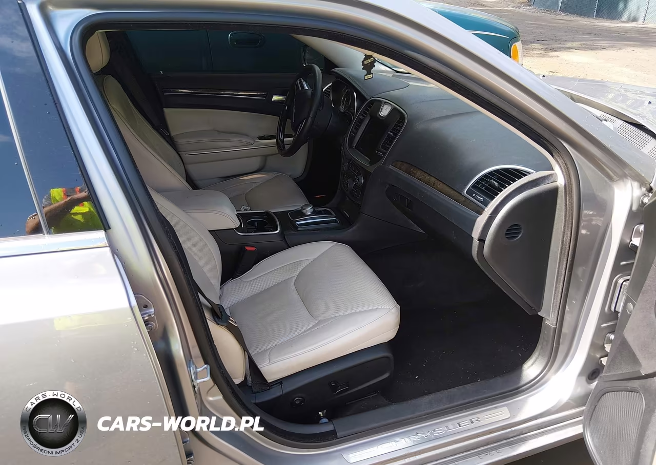 2018 Chrysler 300 Limited VIN:2C3CCAEG5JH296411 - 5