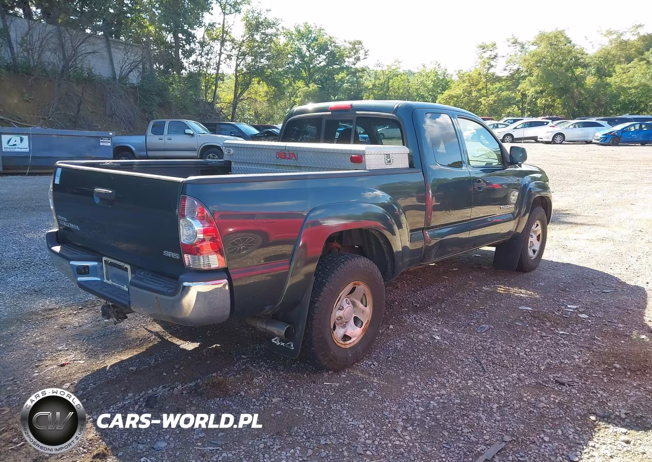 2011 Toyota Tacoma VIN:5TFUX4EN2BX003923 - 4