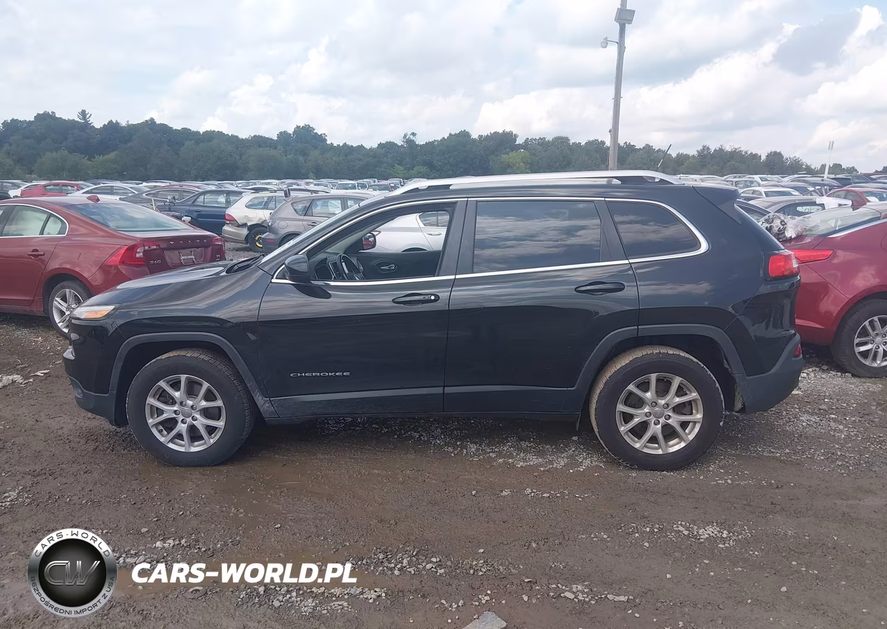 2015 Jeep Cherokee Latitude VIN:1C4PJMCB6FW717945 - 14