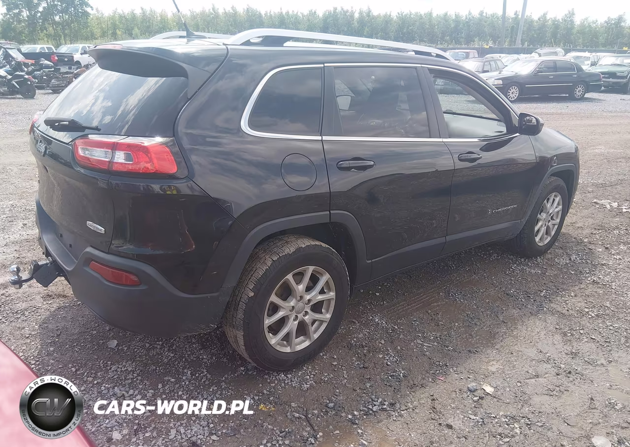 2015 Jeep Cherokee Latitude VIN:1C4PJMCB6FW717945 - 4