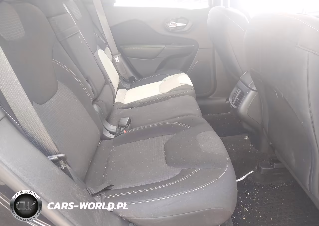 2015 Jeep Cherokee Latitude VIN:1C4PJMCB6FW717945 - 8