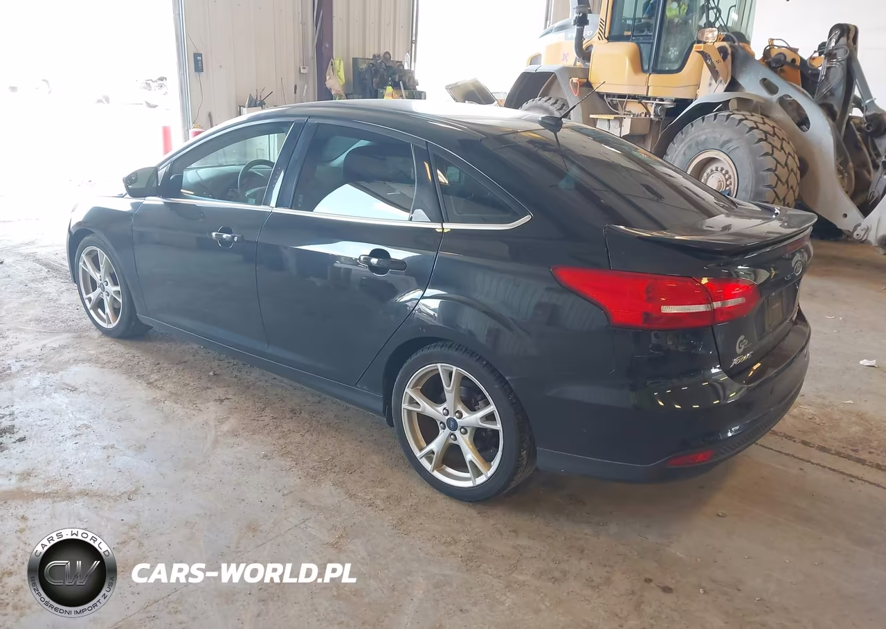 2015 Ford Focus Titanium VIN:1FADP3J22FL327561 - 3