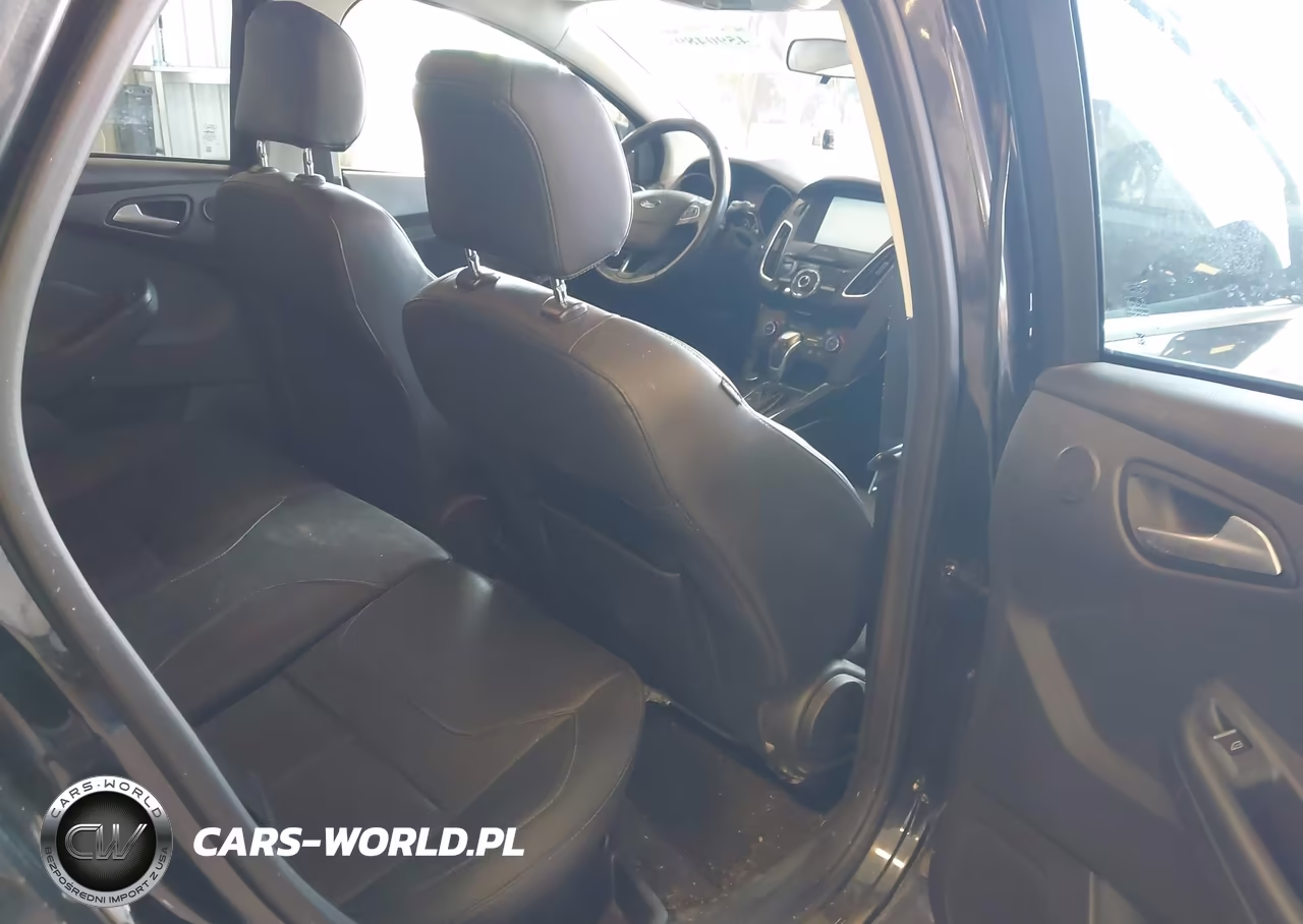 2015 Ford Focus Titanium VIN:1FADP3J22FL327561 - 8