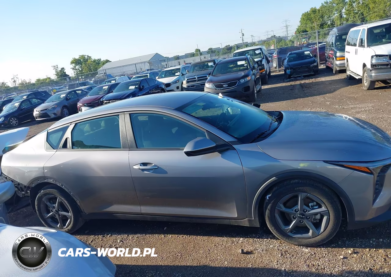 2025 Kia K4 Lxs VIN:3KPFT4DE9SE169944 - 14