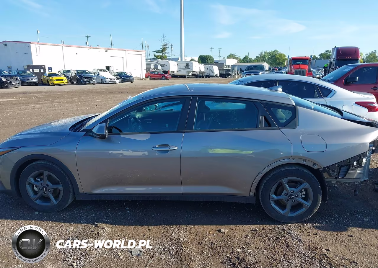 2025 Kia K4 Lxs VIN:3KPFT4DE9SE169944 - 15