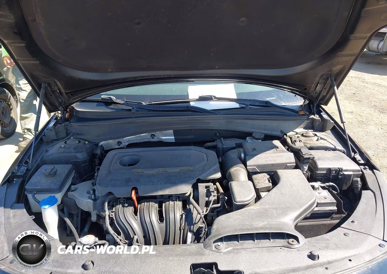 2018 Kia Optima S VIN:5XXGT4L36JG209407 - 10