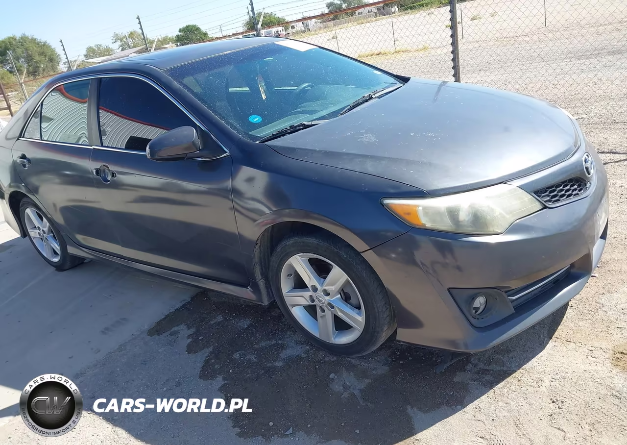 2014 Toyota Camry Se Sport – zdjęcie 1 z 15