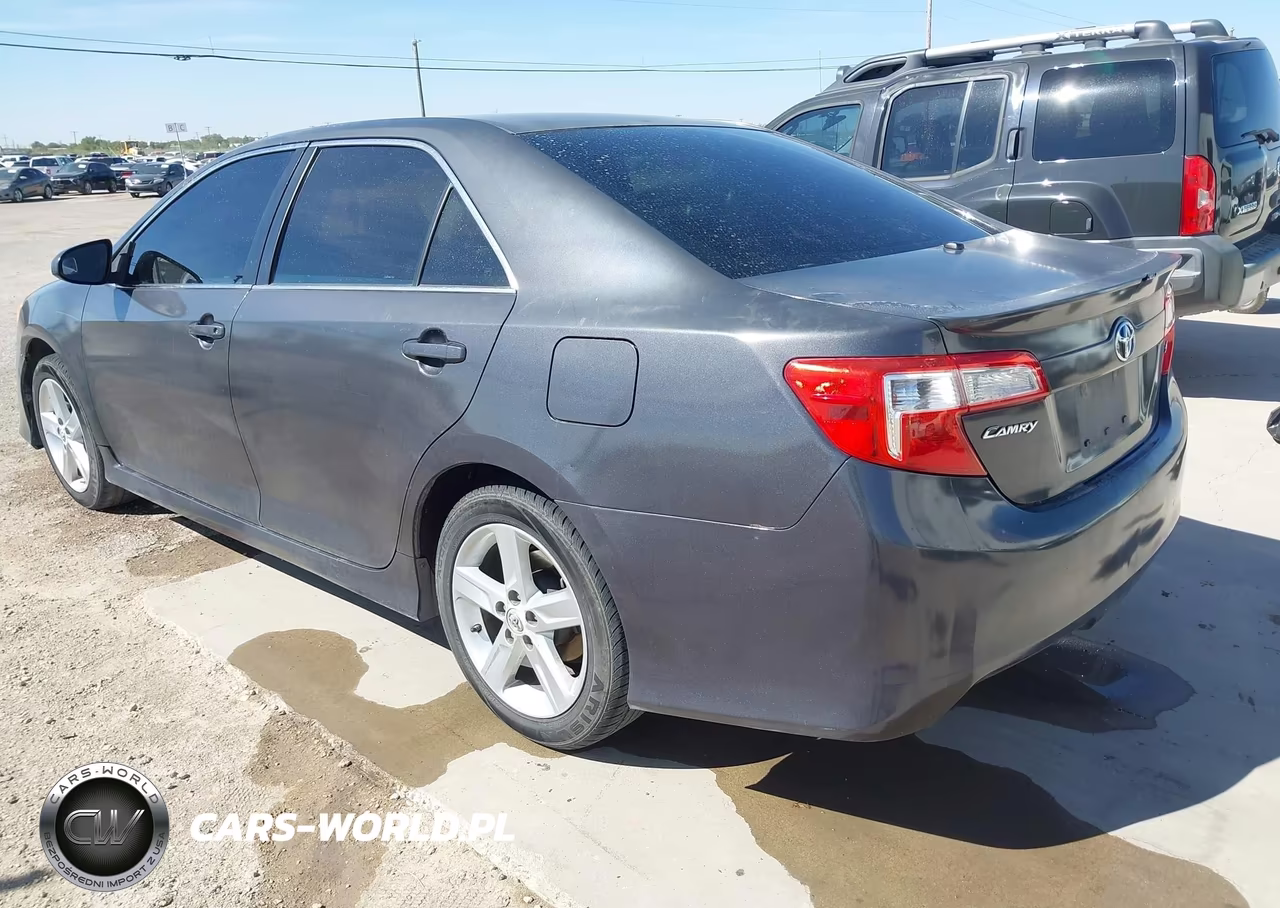 2014 Toyota Camry Se Sport VIN:4T1BF1FK8EU333841 - 3
