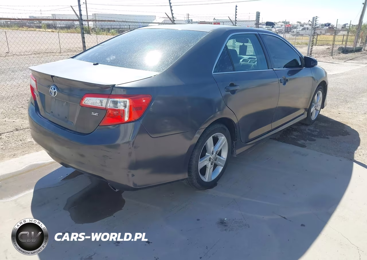 2014 Toyota Camry Se Sport VIN:4T1BF1FK8EU333841 - 4