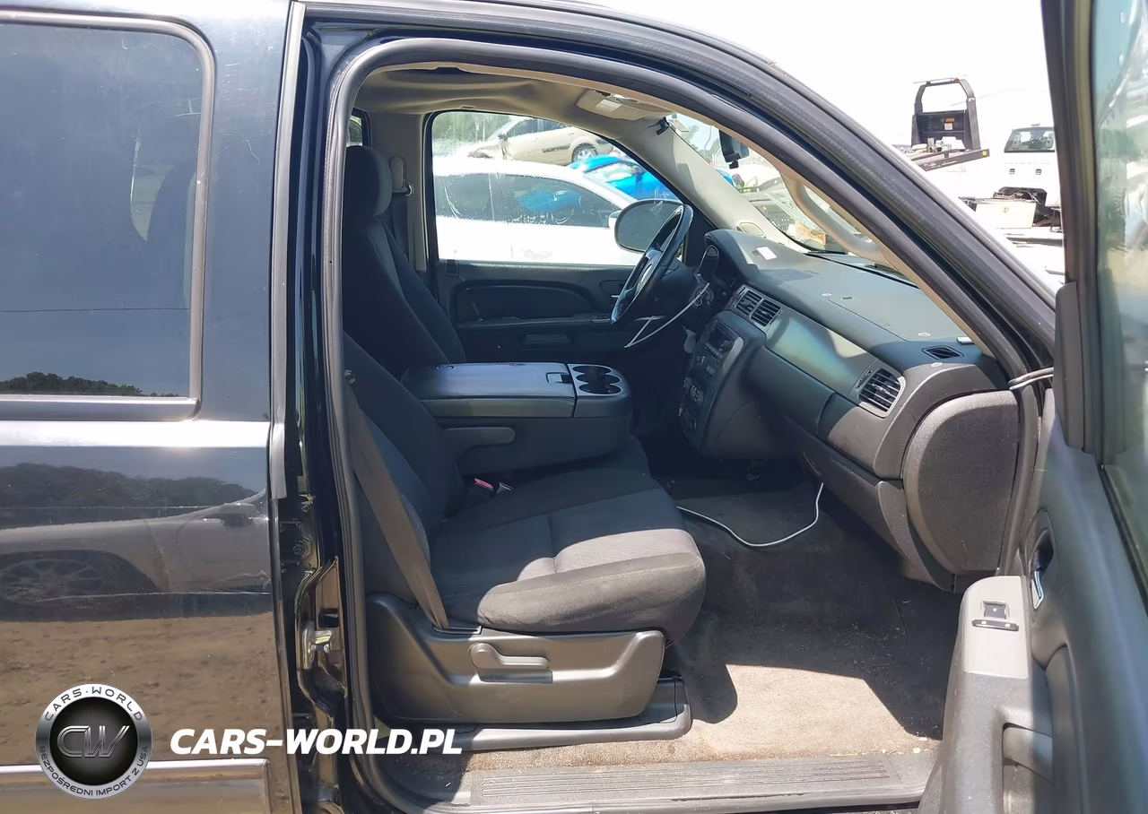 2010 Chevrolet Tahoe Ls VIN:1GNMCAE33AR232839 - 5
