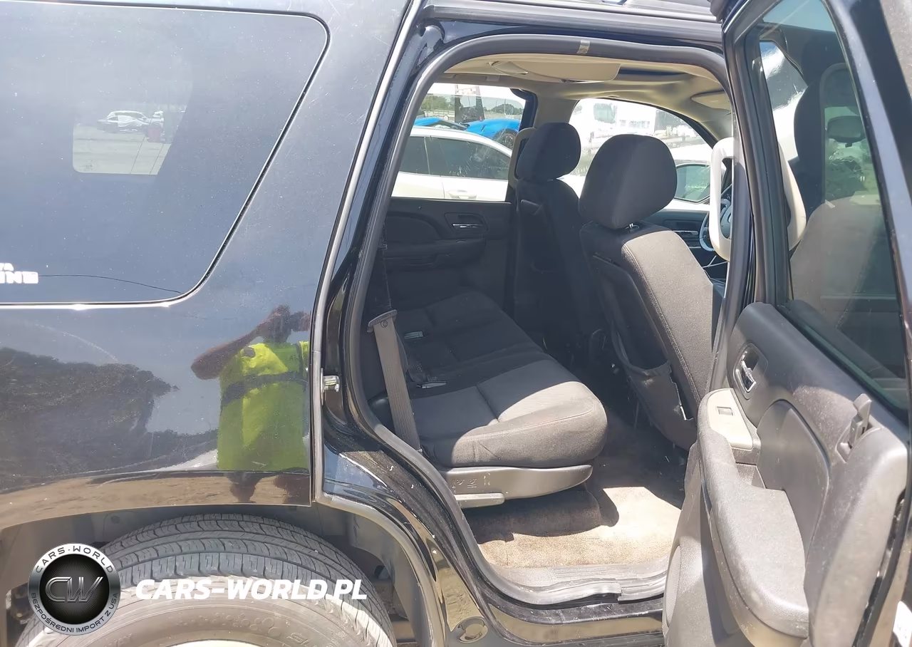 2010 Chevrolet Tahoe Ls VIN:1GNMCAE33AR232839 - 8