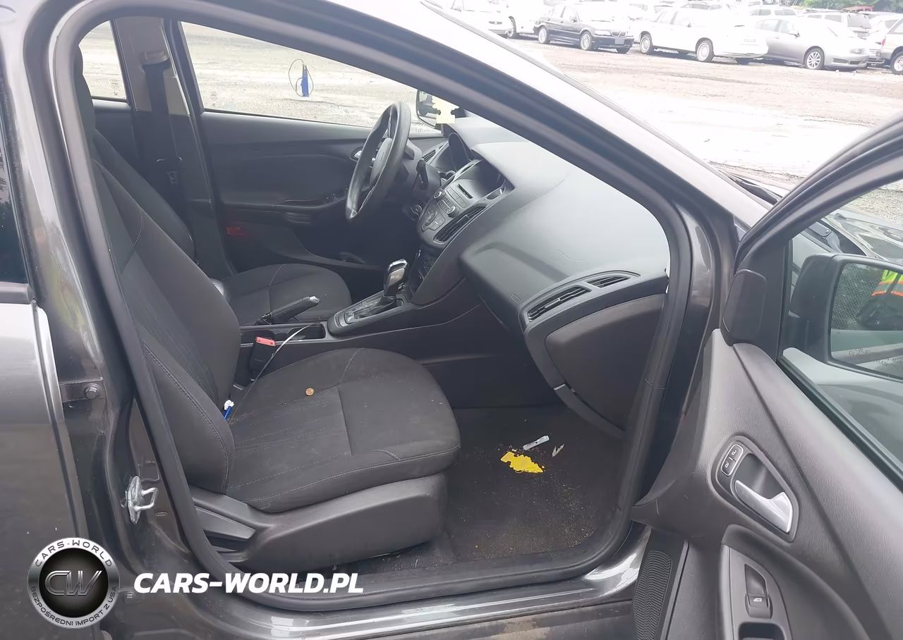 2015 Ford Focus Se VIN:1FADP3F25FL345819 - 5