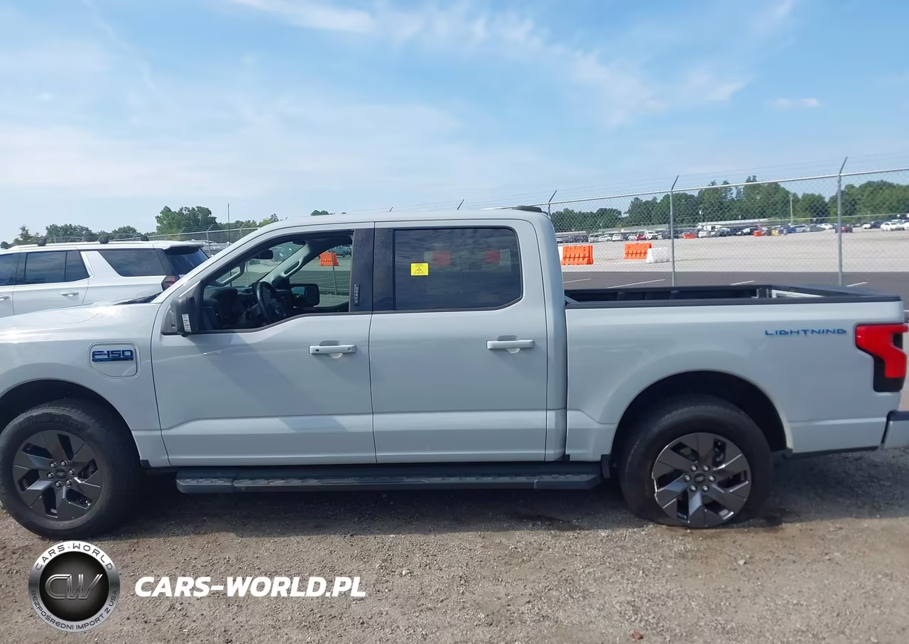 2024 Ford F-150 Lightning Flash VIN:1FT6W3L79RWG24974 - 14