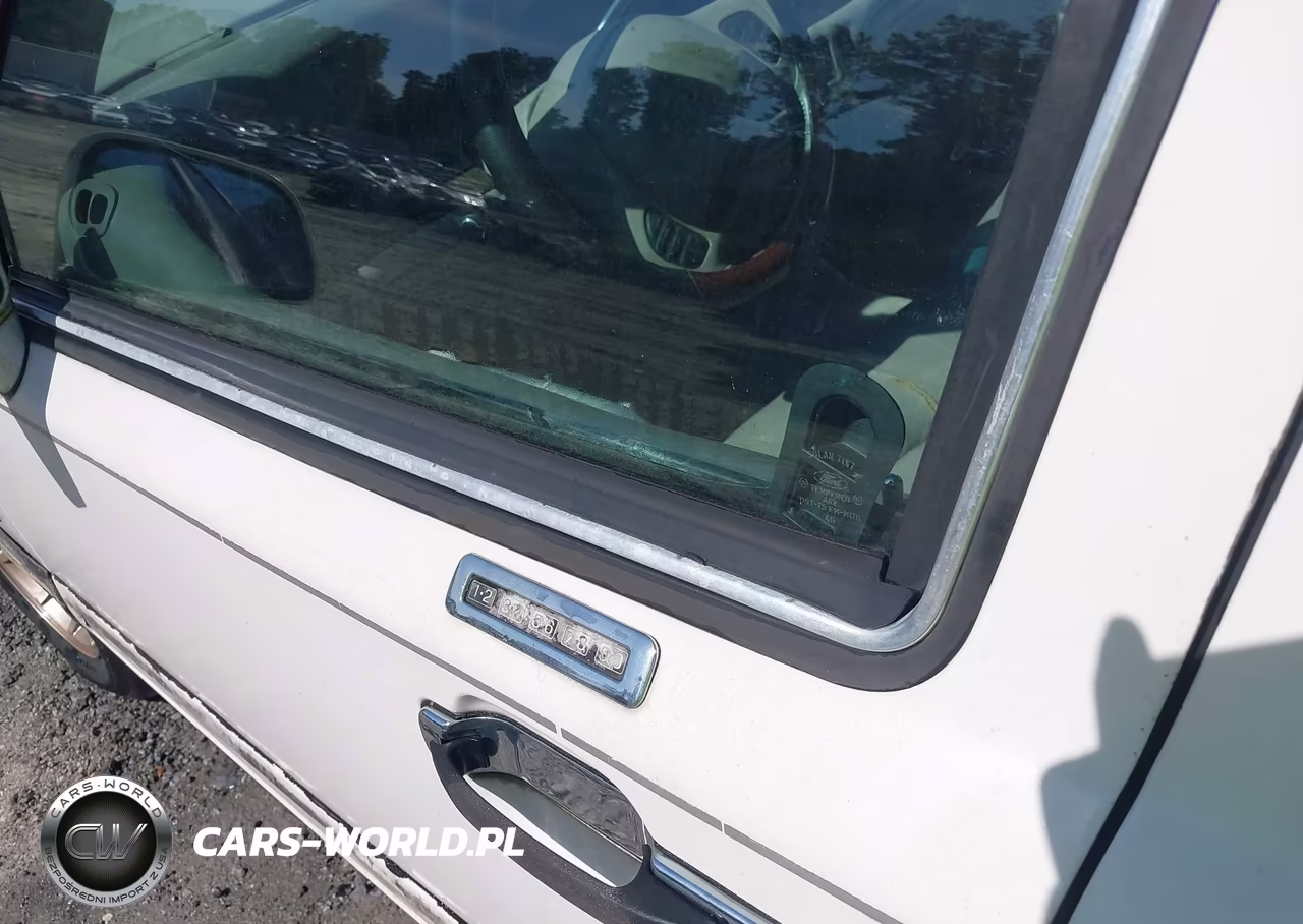 1995 Lincoln Town Car Signature-Spinnaker VIN:1LNLM82W8SY610147 - 14