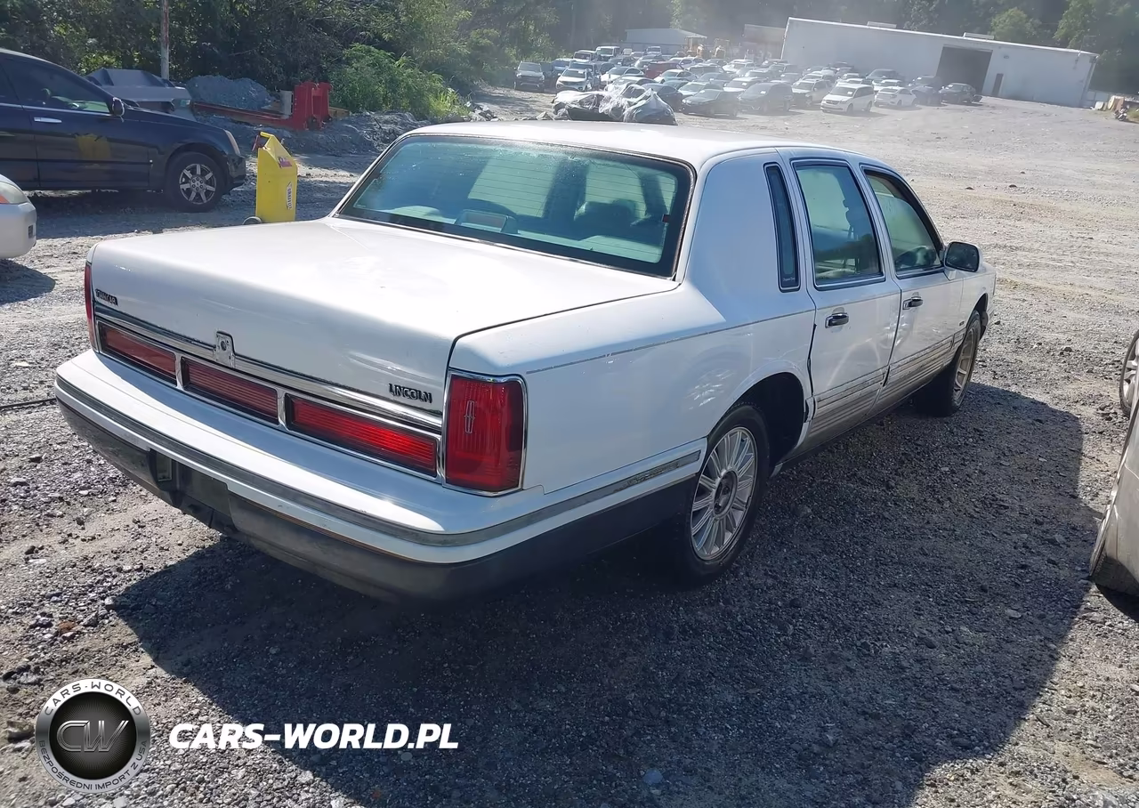1995 Lincoln Town Car Signature-Spinnaker VIN:1LNLM82W8SY610147 - 4