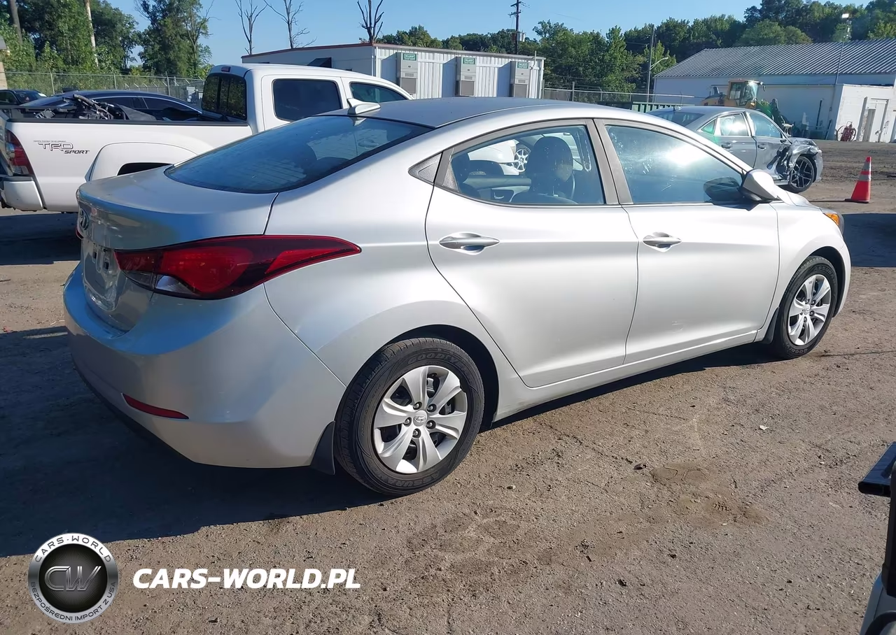 2016 Hyundai Elantra Se VIN:5NPDH4AE6GH721464 - 4
