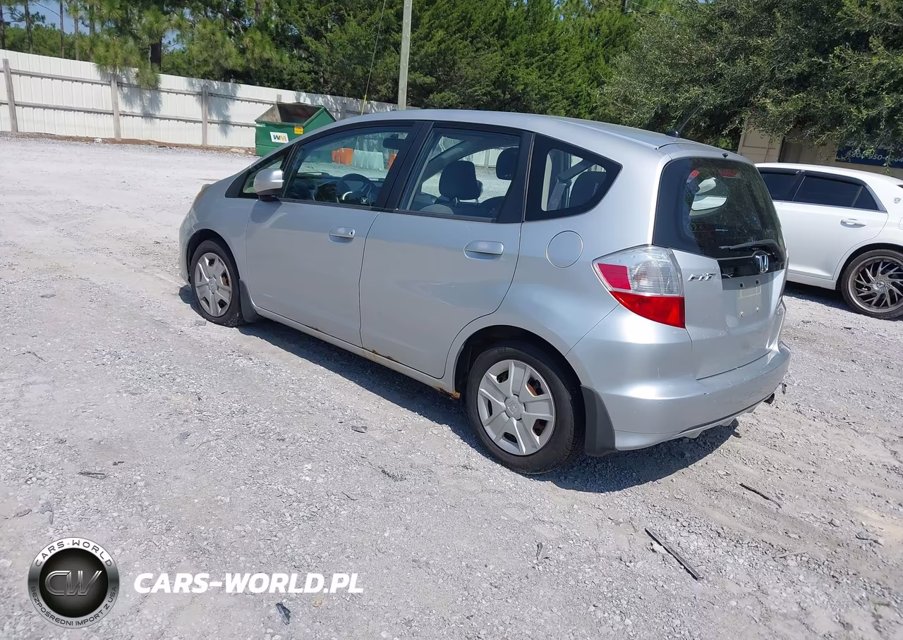 2013 Honda Fit VIN:JHMGE8H33DC000476 - 3