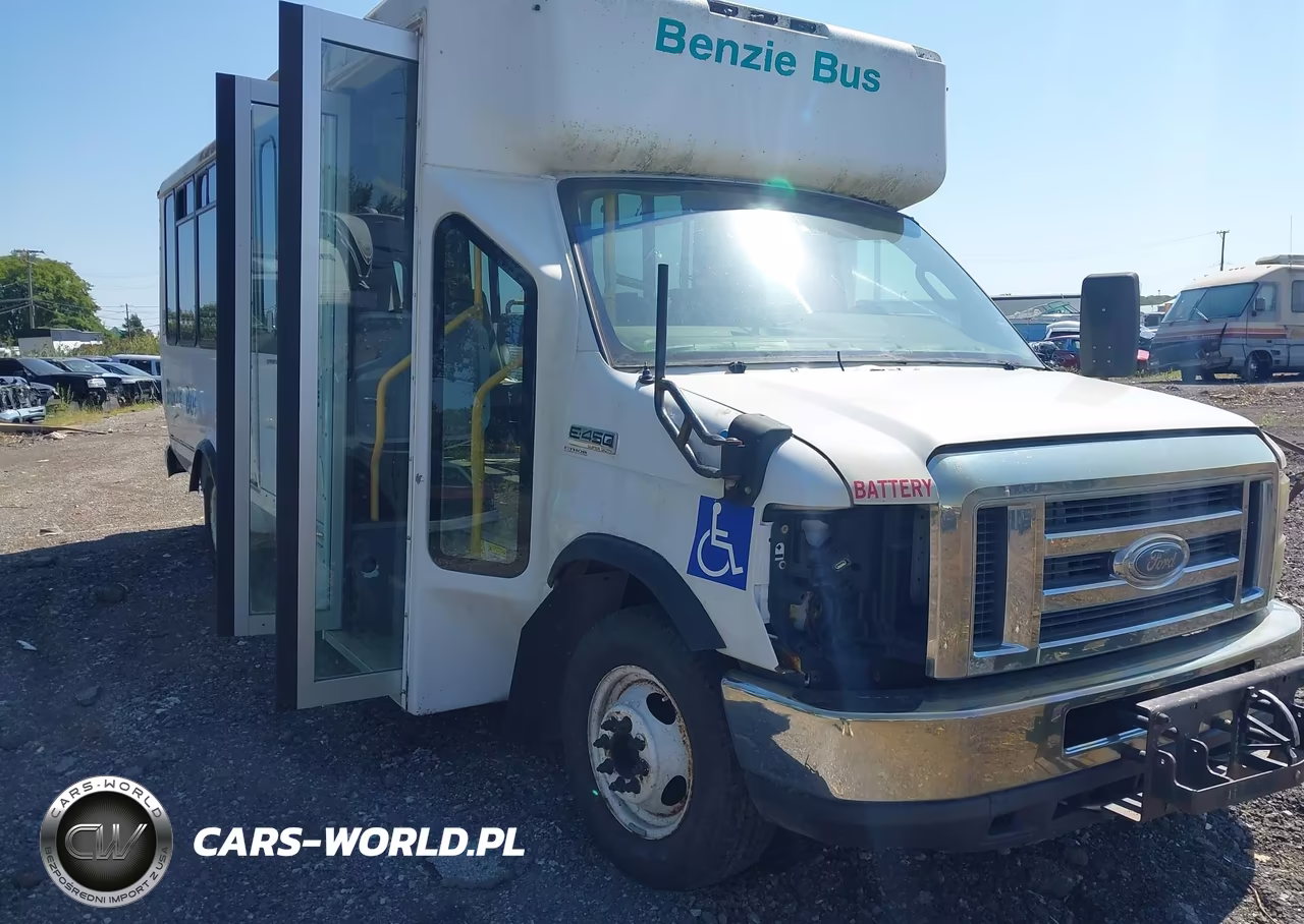 2011 Ford E-450 Cutaway
