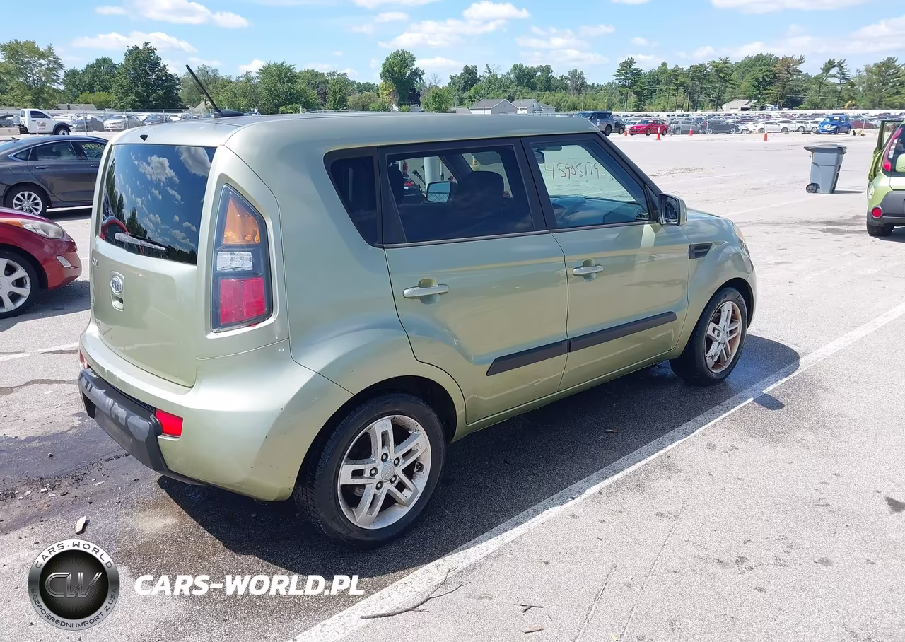 2011 Kia Soul + VIN:KNDJT2A27B7248957 - 4