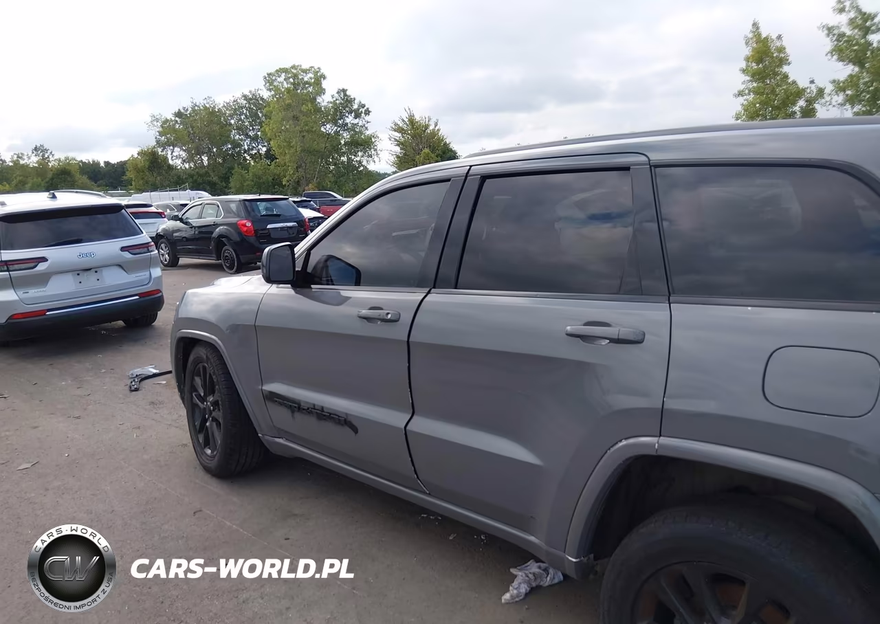 2019 Jeep Grand Cherokee Altitude 4X4 VIN:1C4RJFAG3KC561782 - 14