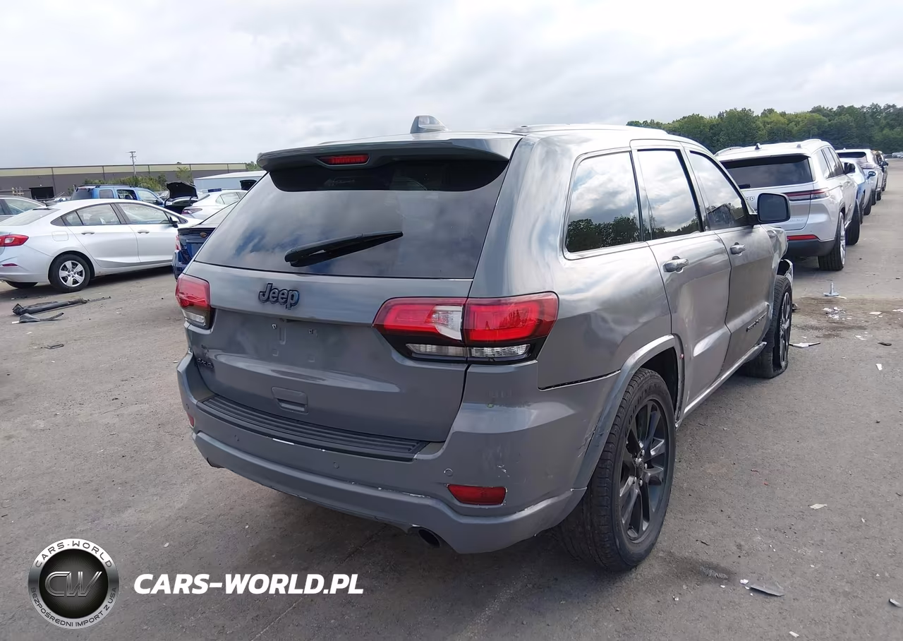 2019 Jeep Grand Cherokee Altitude 4X4 VIN:1C4RJFAG3KC561782 - 4