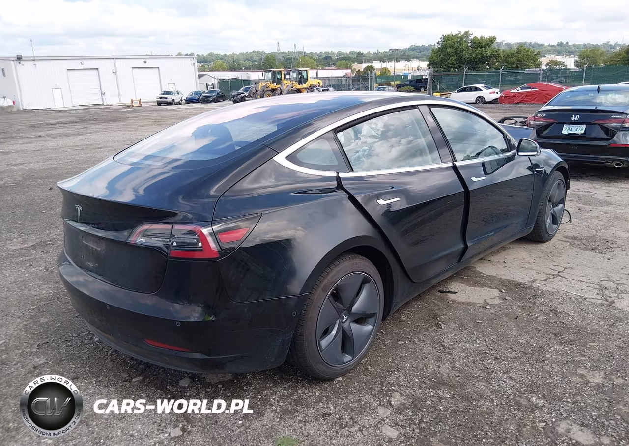 2018 Tesla Model 3 Long Range-Mid Range VIN:5YJ3E1EA1JF018709 - 4